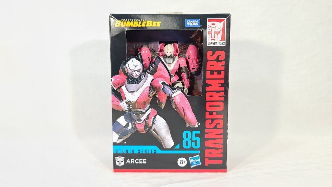 TF Collector Studio Series 85 Arcee Review  (1 of 13)